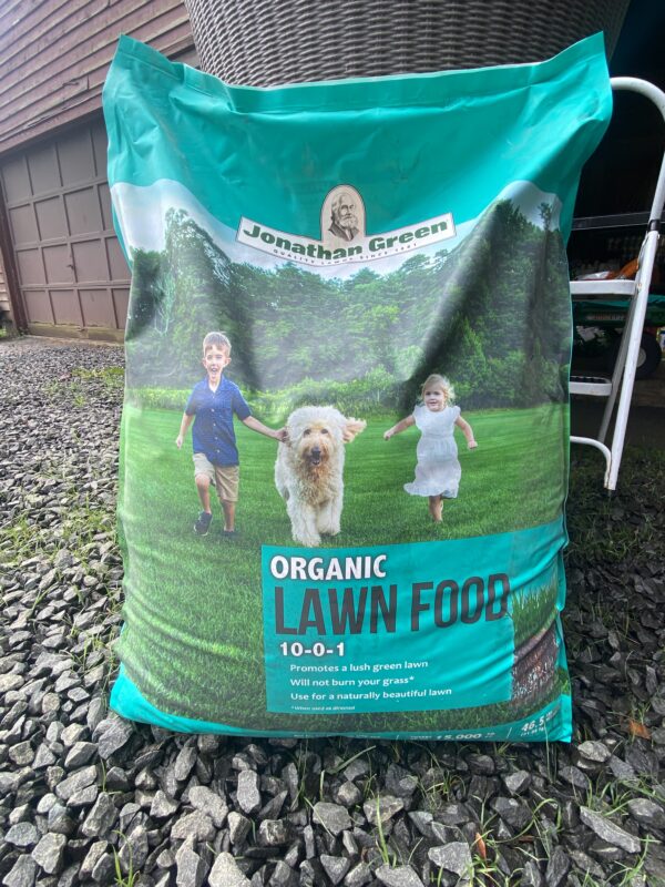 Fertilizer analysis: 10-0-1 100% organic, complex lawn fertilizer Packed with excellent turf nutrients that gently feed for 8 - 10 weeks Contains iron for deep greening, great for establishing new seedlings Children and pet friendly - can use immediately after spreading
